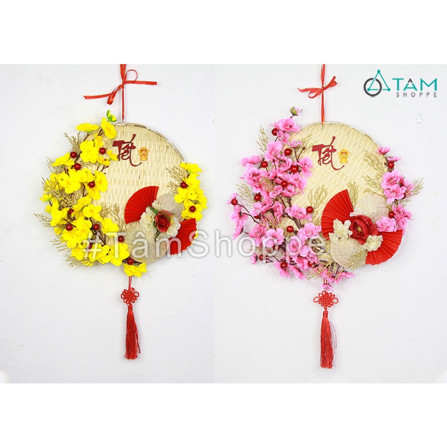 Vòng treo cửa Tết mai đào vuơn lên 2 nón lá 2 quạt đỏ ĐK40cm T-VTC-33