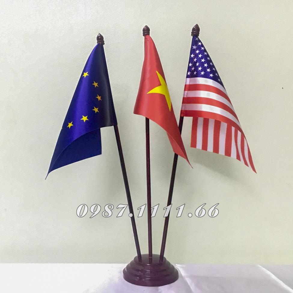 Cờ Để Bàn Đế gỗ Cắm 3 cờ Liên Minh Châu Âu - Việt Nam - Mỹ In Kỹ Thuật Số 3D
