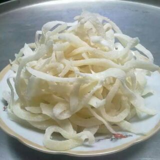 Combo lạp xưởng và mứt dừa bào.