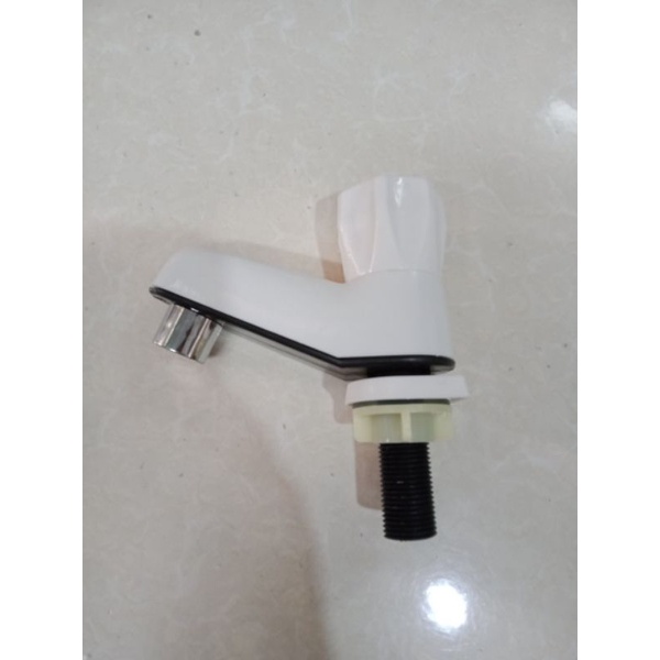 Vòi nhựa rửa mặt