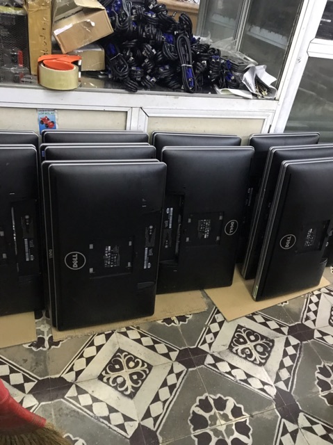 Màn hình Dell P23 chuyên thiết kế đồ họa, làm ảnh ....