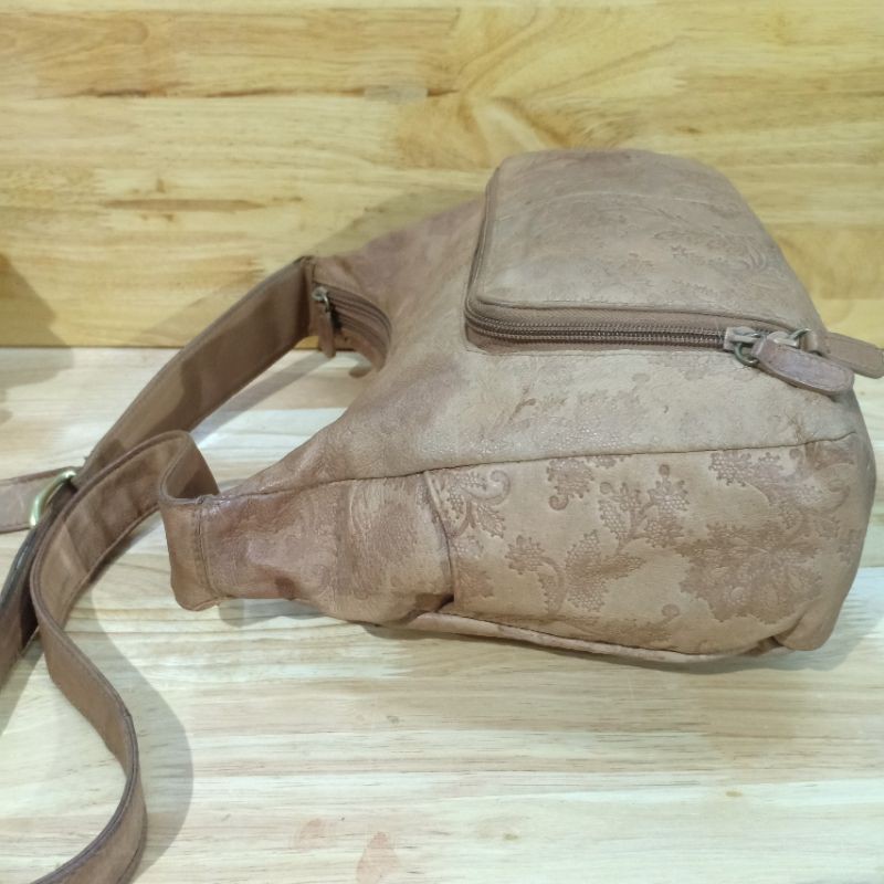 Túi đeo vai da thật secondhand  171212