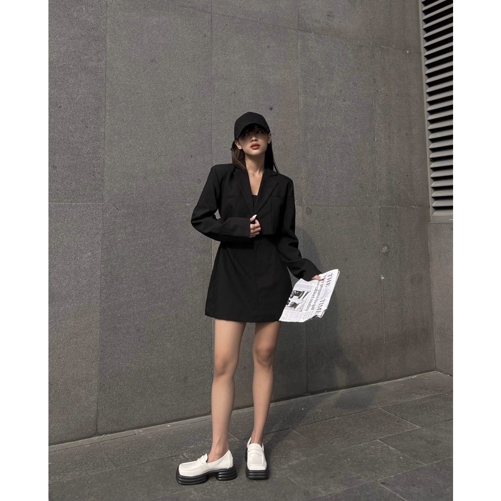 ĐẦM ĐEN CUT OUT TRƯỚC BỤNG CỔ VEST ĐEN MS415