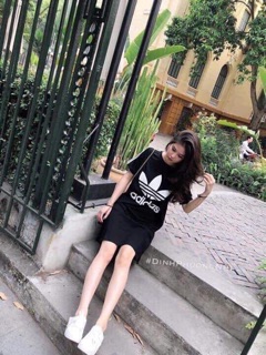 Váy suông kiểu dáng thể thao
