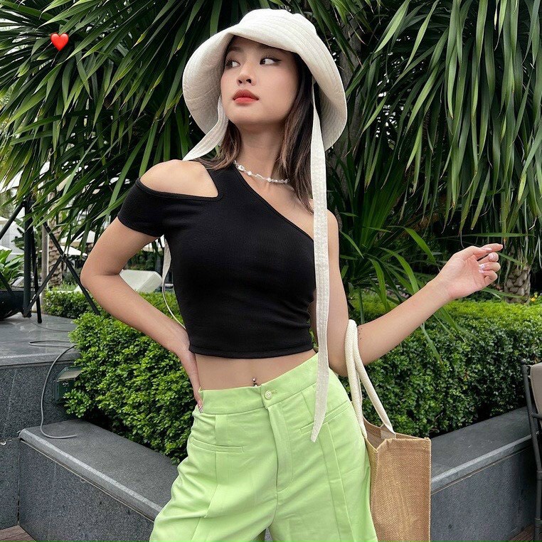 Áo kiểu croptop lệch 1 bên vai khoét vai cực xinh , chất thun gân mềm mịn