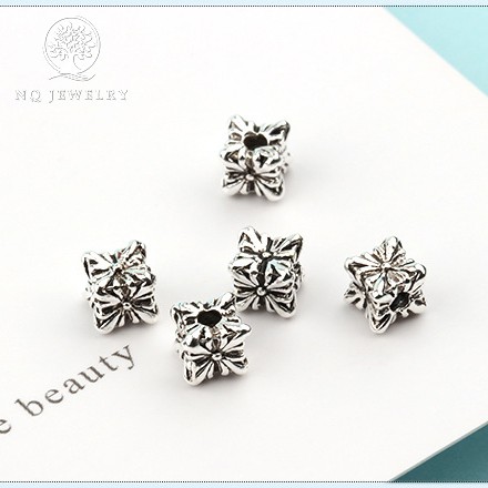 Charm bạc chặn hình hoa - NQ Jewelry