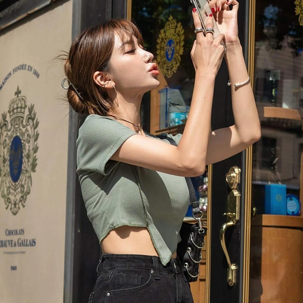 Áo Croptop Ngắn Tay Bất Đối Xứng GenY - Áo Kiểu Nữ Chất Thun Gân Chéo Tà Tôn Eo Siêu Xinh