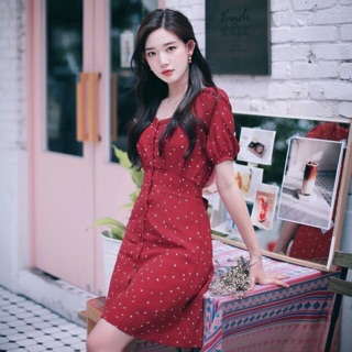 Đầm bi đỏ nút trước v2
