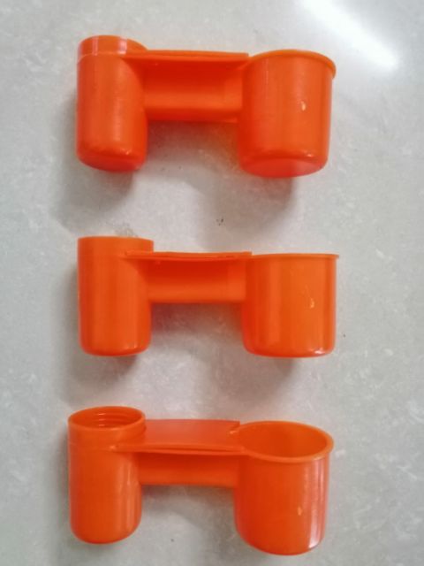 Nút chai uống nước cho gà chọi, chim