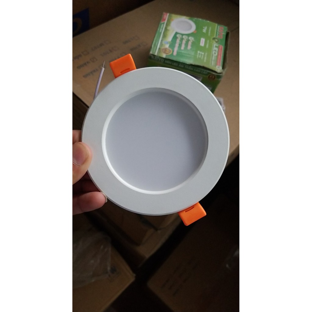 Đèn LED âm trần 7W 3 chế độ màu , đế đúc , phi 80