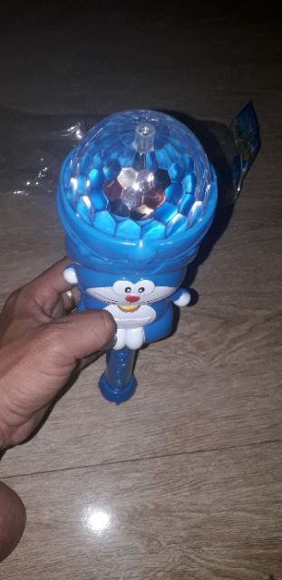 Giáng Sinh_Một cây đèn chơi Noel đoremoon có nhạc và đèn Led 7 màu quay tặng kèm pin