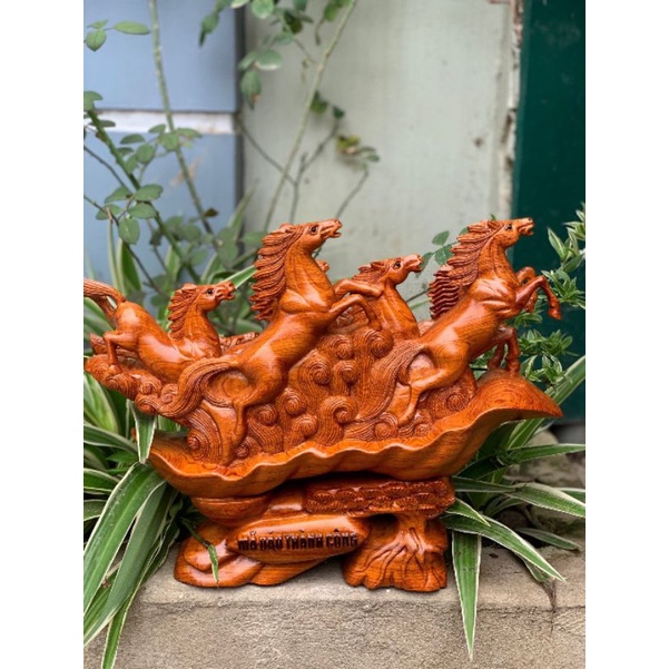 Tượng con ngựa mã đáo thành công gỗ hương