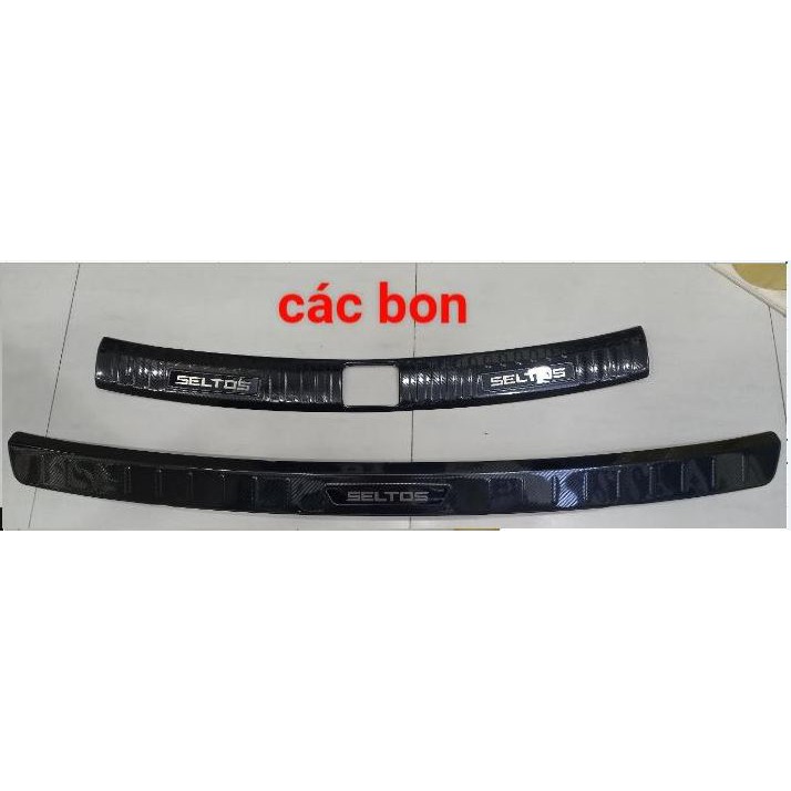 Chống trầy cốp trong, ngoài, ốp cốp xe Kia Seltos 2020, chất liệu cacbon cao cấp