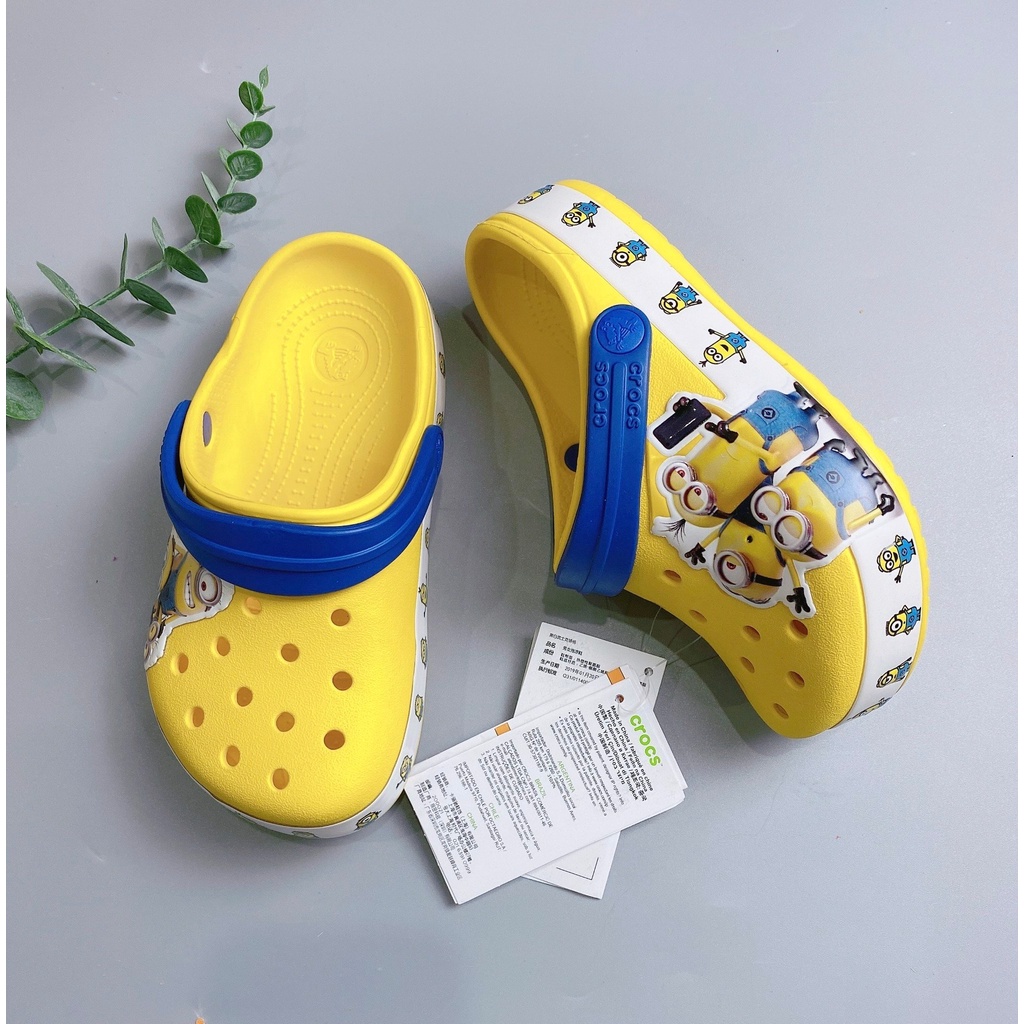 Sục Crocs Minion vàng C7-J3