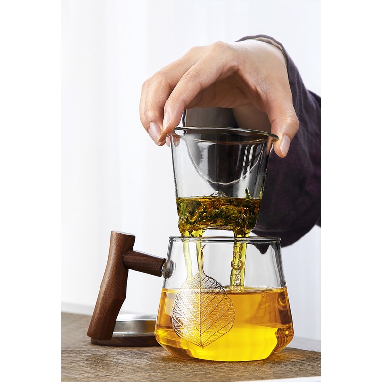 Bình, Ly cốc thủy tinh pha trà có lõi lọc và nắp đậy (Tay Cầm Gỗ 450 ml)