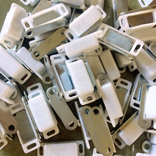 Hít Cửa Tủ Loại Lớn & Nhỏ, Hít Tủ Nam Châm lớn & Nhỏ, Kẹp Hít Cửa Tủ