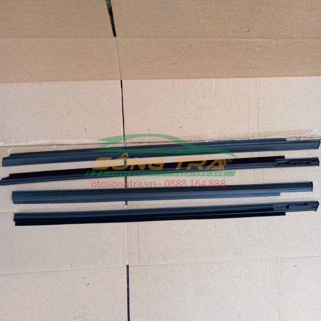 BỘ NẸP CHÂN KÍNH CÁNH CỬA DAEWOO MATIZ 2 2006 ( GIÁ 1 BỘ)