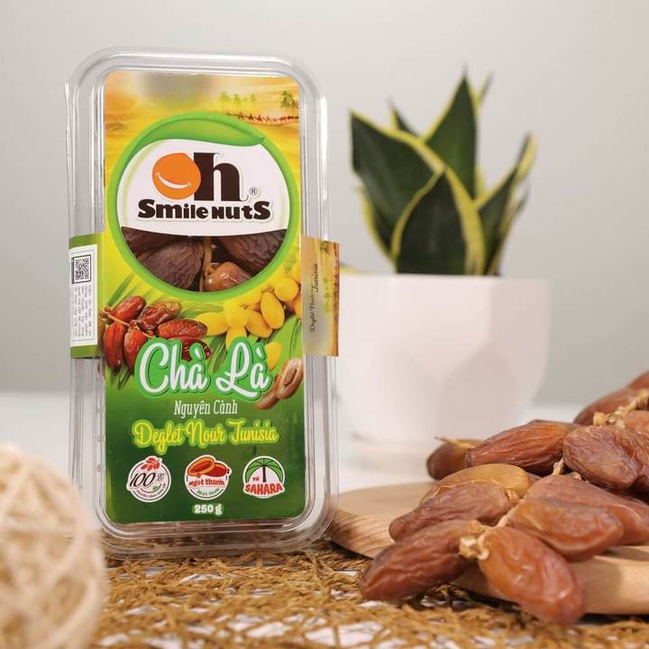 Chà là khô nguyên cành Tunisia Smile Nuts hộp 250g