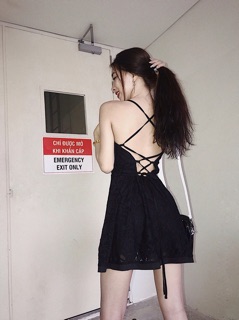 Đầm đen ren đan lưng