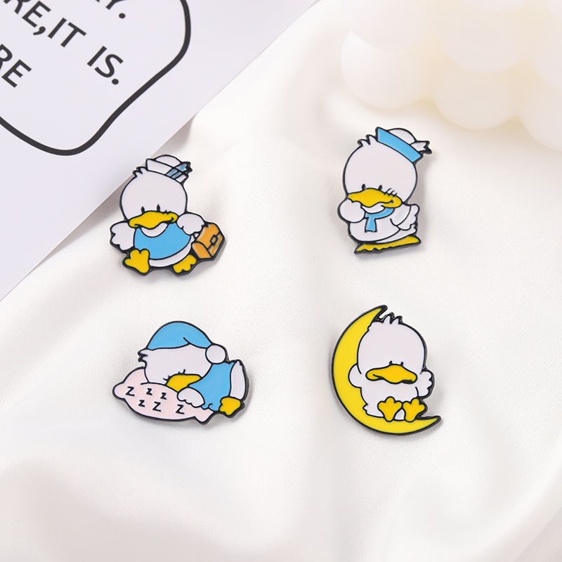 Ghim cài áo QIHE JEWELRY hình chú vịt hoạt hình đáng yêu