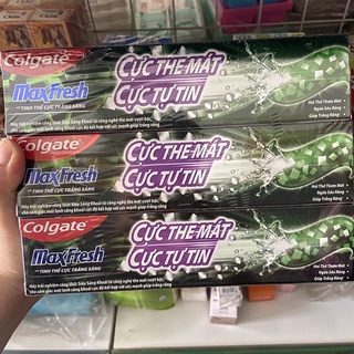 Kem đánh răng Colgate tinh chất than tre (200g)