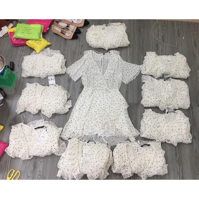 Váy chấm bi Zara