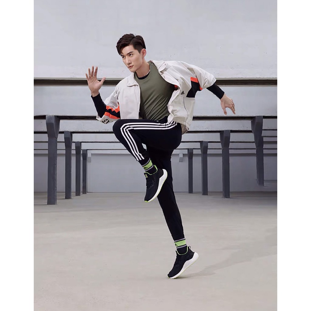 Trả order cho khách bộ đồ thể thao nam