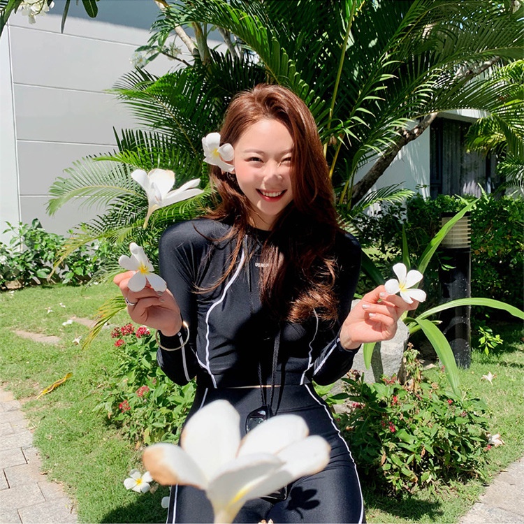 Bộ Đồ Bơi Dài Tay Eo Cao Màu Đen Bằng Nylon Dành Cho Nữ | BigBuy360 - bigbuy360.vn