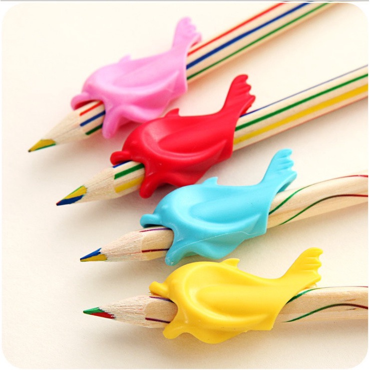 Combo 10 đệm cầm bút hình cá heo_ định vị cho bé rèn chữ đẹp _nhiều màu sắc như hình