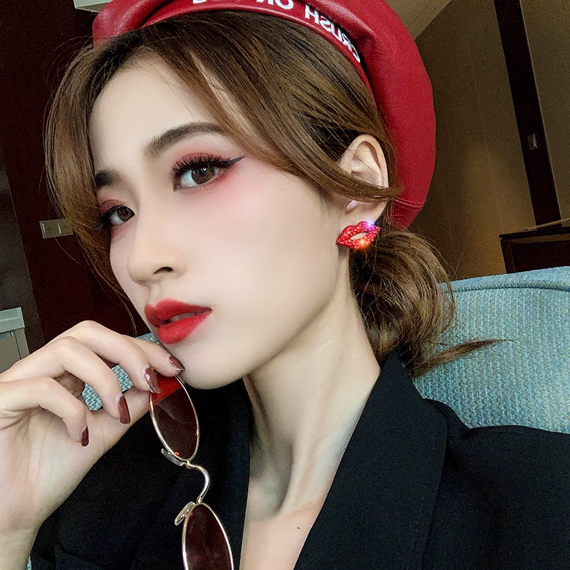 Đôi khuyên tai mạ bạc 925 thiết kế hình đôi môi thời trang nữ dễ thương