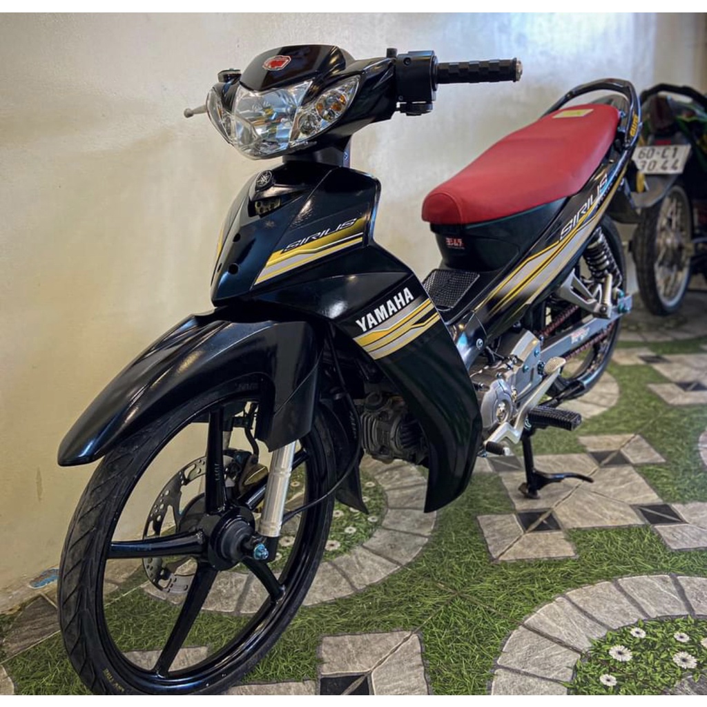Tem Sirius đen trắng chỉ vàng