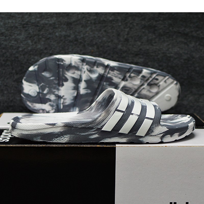 Adidas Duramo Camo màu xám trắng sọc trắng