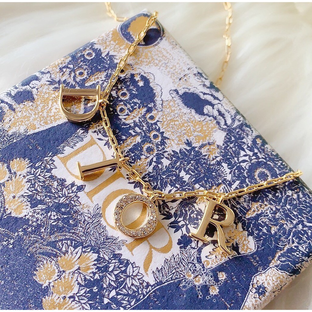 Dây chuyền mặt hình chữ DIOR phong cách cổ điển