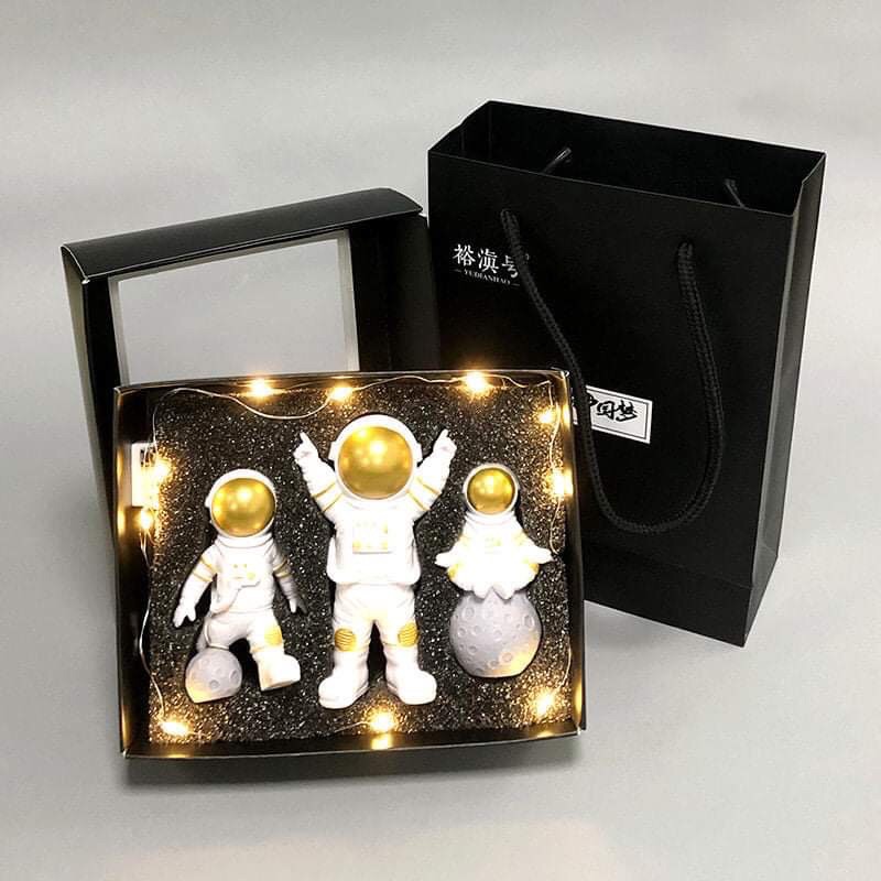 Phi hành gia trang trí