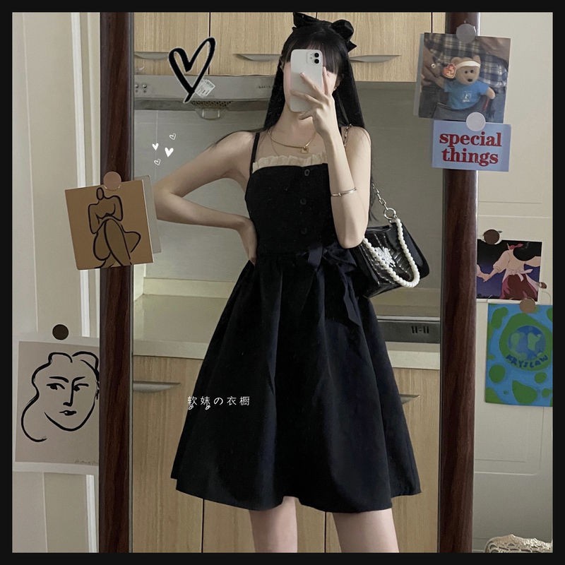 Classic French girl Mori, a strapless dress, hugging her waist, showing off her slim figure, new temperament in 2021, the girl in a petite black dress