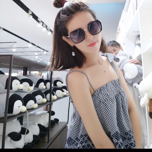 Áo hai day kiểu dáng hot trend 2018.Đang làm giới trẻ săn lùng ở Việt Nam và cả châu á.Tà dưới áo là hoạ tiêtd thêu tay