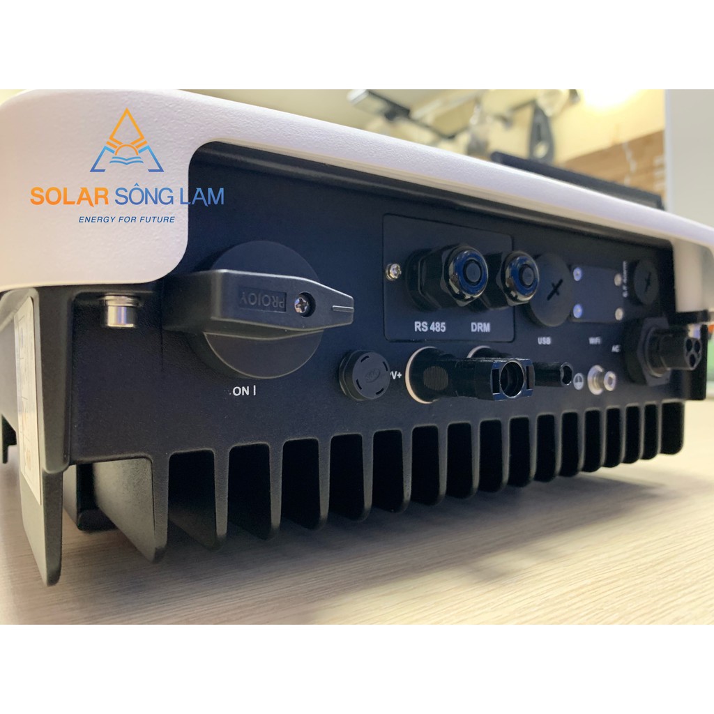 Máy biến tần hoà lưới năng lượng mặt trời Solax AIR 3KW Version 2019 ( LCD+ Wifi 2.0 + DC switch )