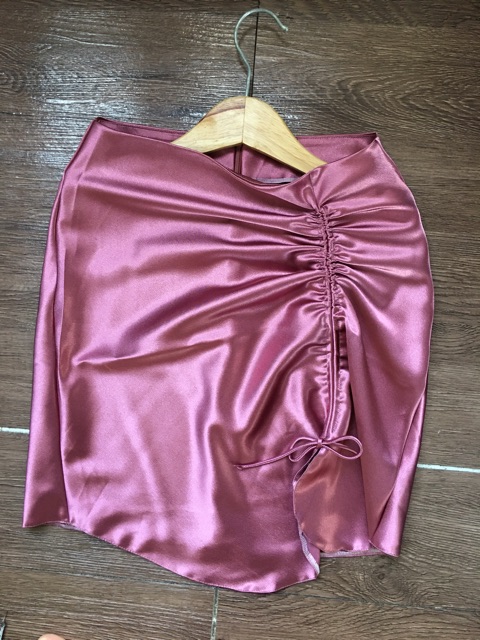 [Mã FAMAYWA giảm 10K đơn 50K] Chân váy lụa rút dây sẻ tà | BigBuy360 - bigbuy360.vn