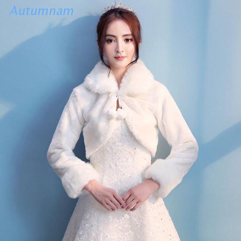 Áo choàng bằng lông dày phối quả banh lông hở phía trước thời trang mùa đông cho cô dâu