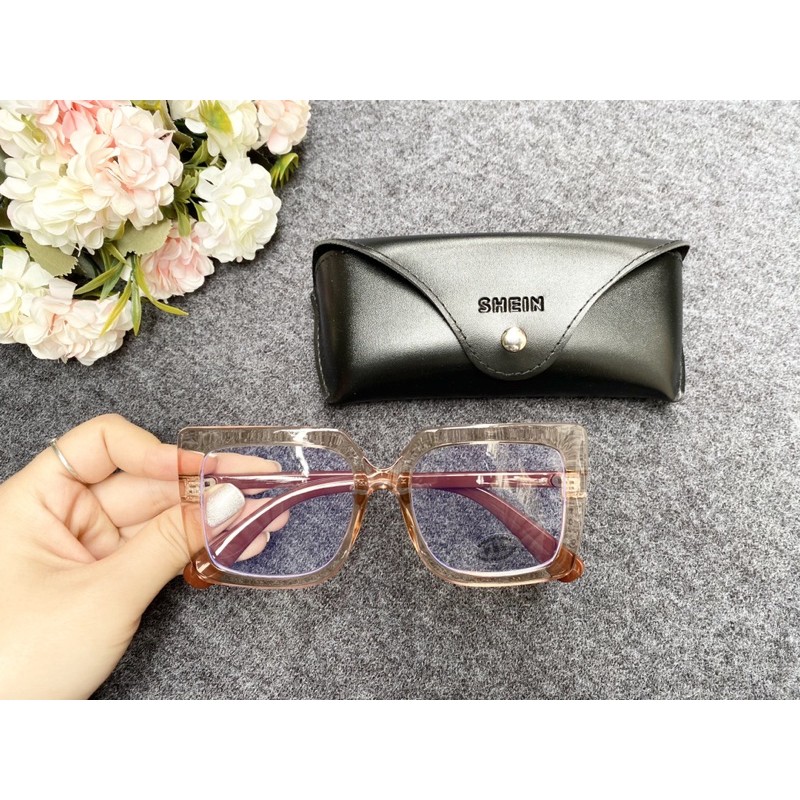 Kính Trắng chống ánh sáng Xanh Shein sang sịn mịn ạ, Có Mail mua hàng tại web của hãng.
