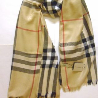 Khăn quàng cổ burberry