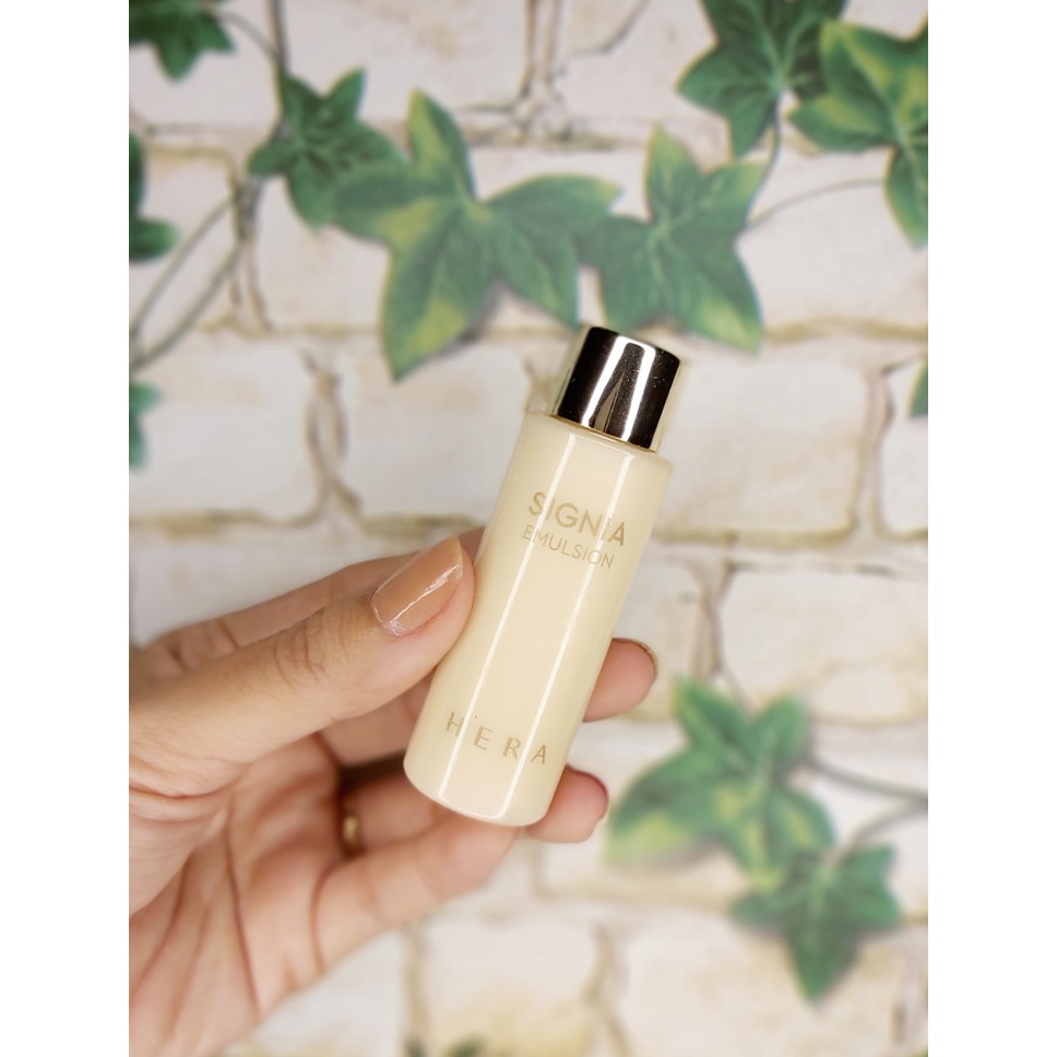Kem dưỡng dạng sữa Hera Signia Emulsion cấp ẩm, cải thiện lão hóa cho da, dùng được cho da mụn