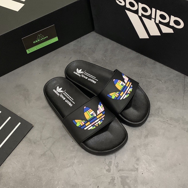 DÉP ADIDAS ADILETTE ĐEN LOGO MÀU - Full box độc lạ