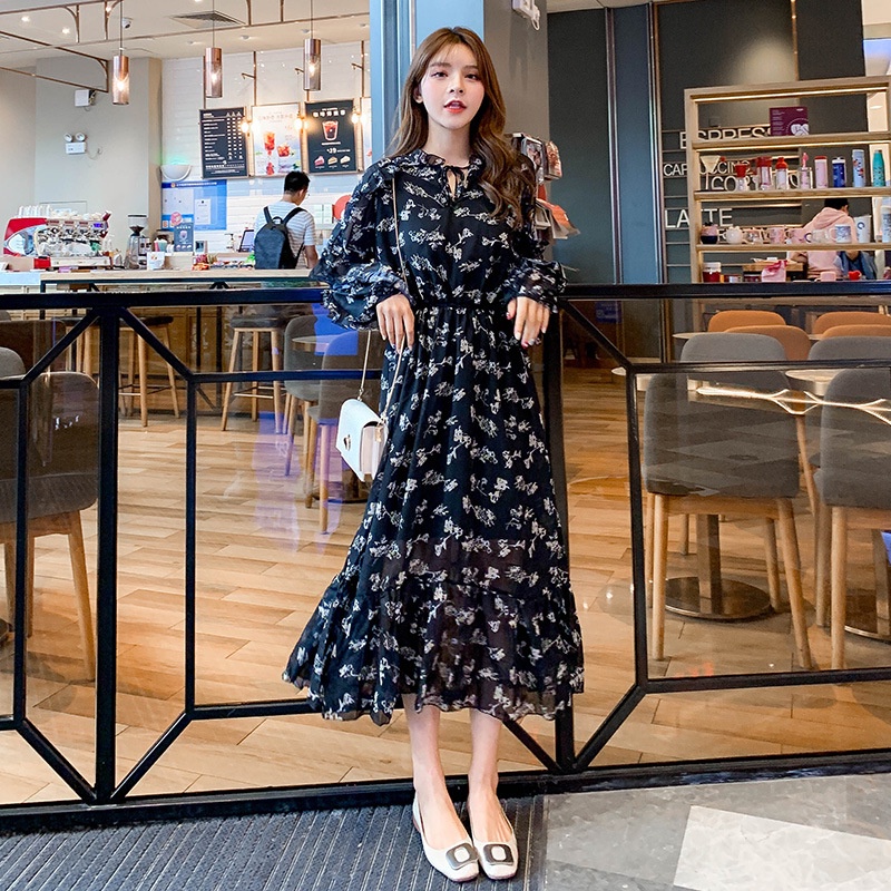 Đầm Chiffon Dài Tay Thiết Kế Nhún Bèo In Họa Tiết Hoa Màu Đen Xinh Xắn Cho Nữ