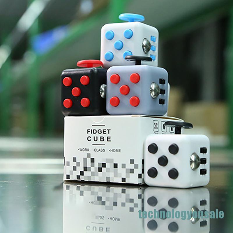 Đồ chơi khối lập phương cầm tay giảm căng thẳng