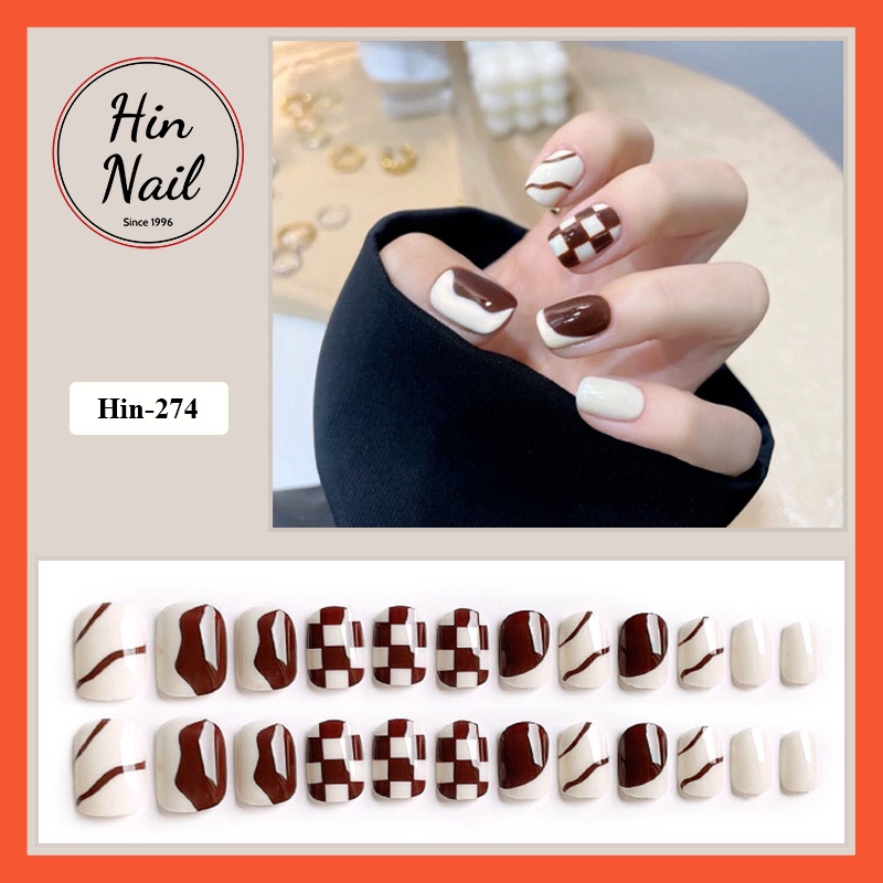 Móng tay giả Hin Nail form ngắn màu trắng họa tiết caro nâu