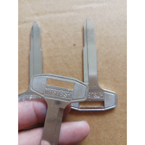Phôi chìa khoá ô.tô Mitsubishi chuẩn zin ( combo 3 chìa )