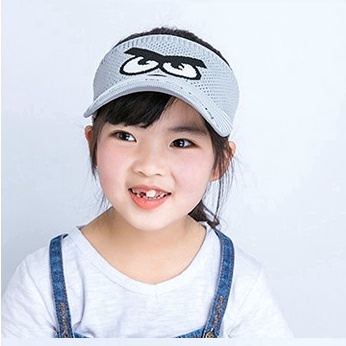 Cute children's knitted hat sunhat