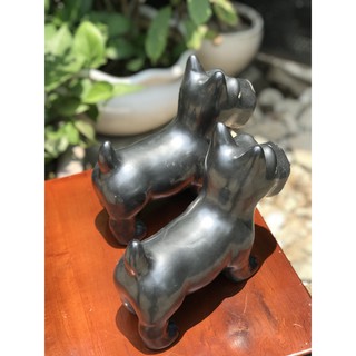 Gốm sứ trang trí hình con chó mực