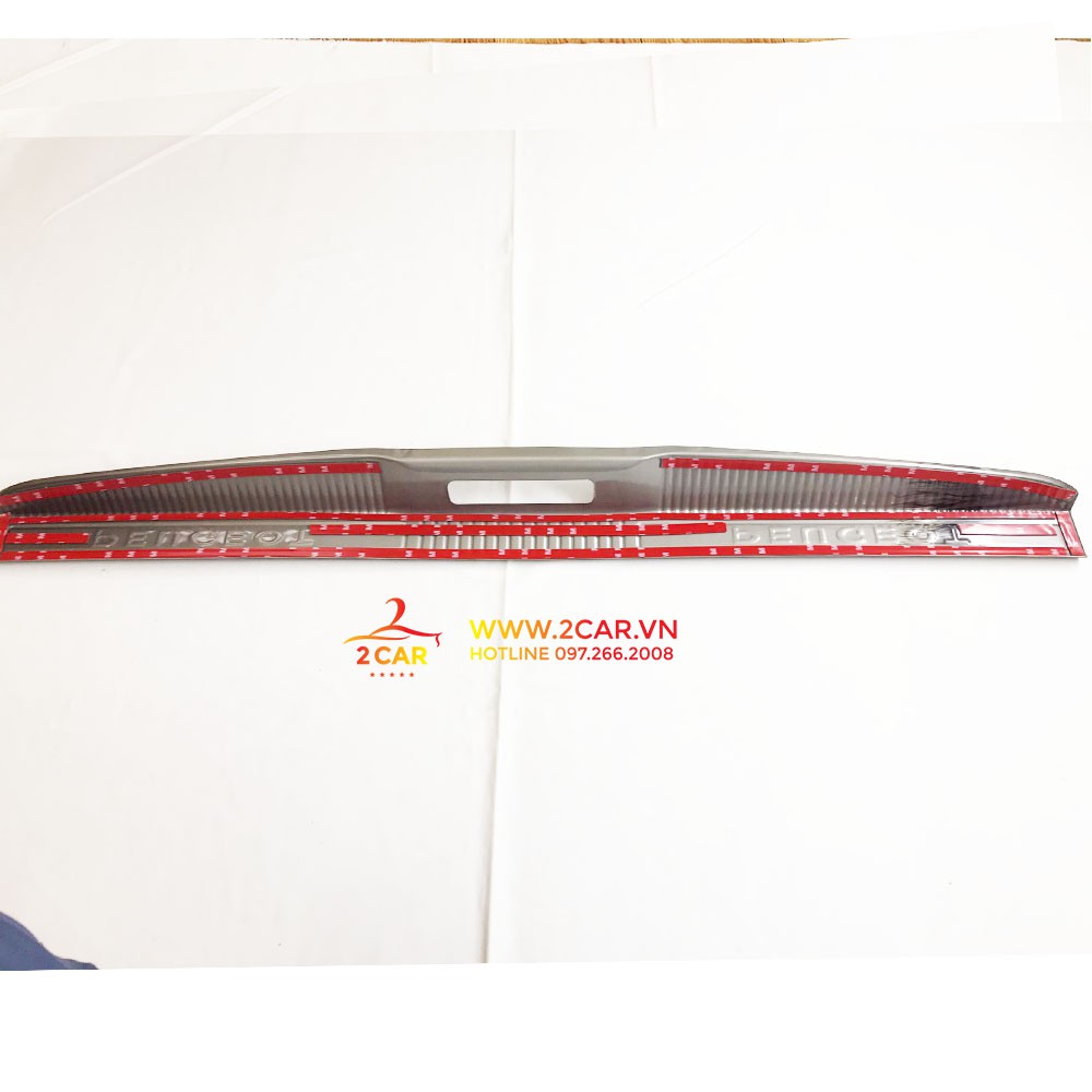 Ốp chống trầy cốp trong xe Peugeot 5008, chất liệu Titan